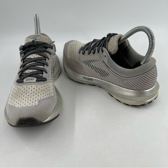 Brooks Women’s Levitate Silver Grey Running Shoes - Size 6 - Picture 9 of 11